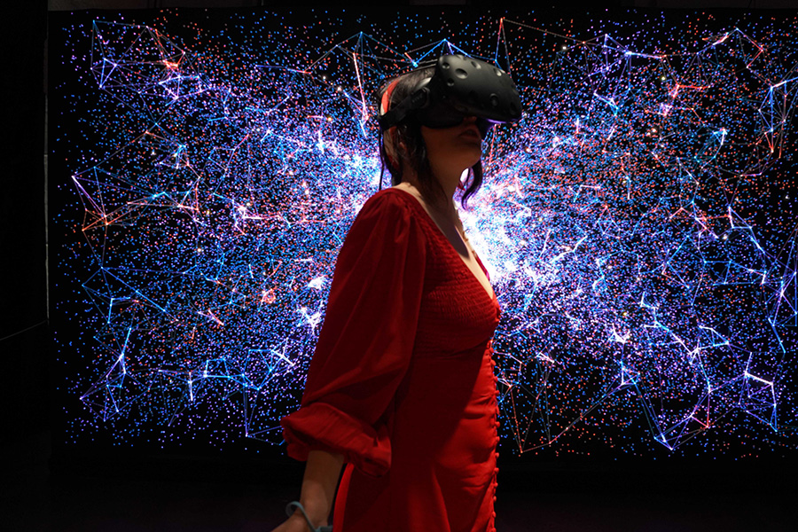 Partenaire centre de loisir. Femme casque VR